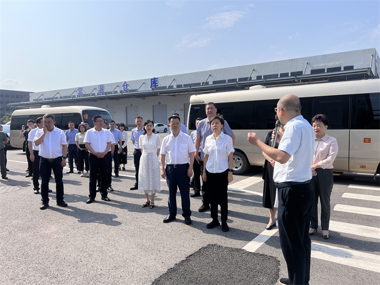 四川省人大常委會副主任祝春秀一行到四川供銷西南冷鏈物流達州基地調研